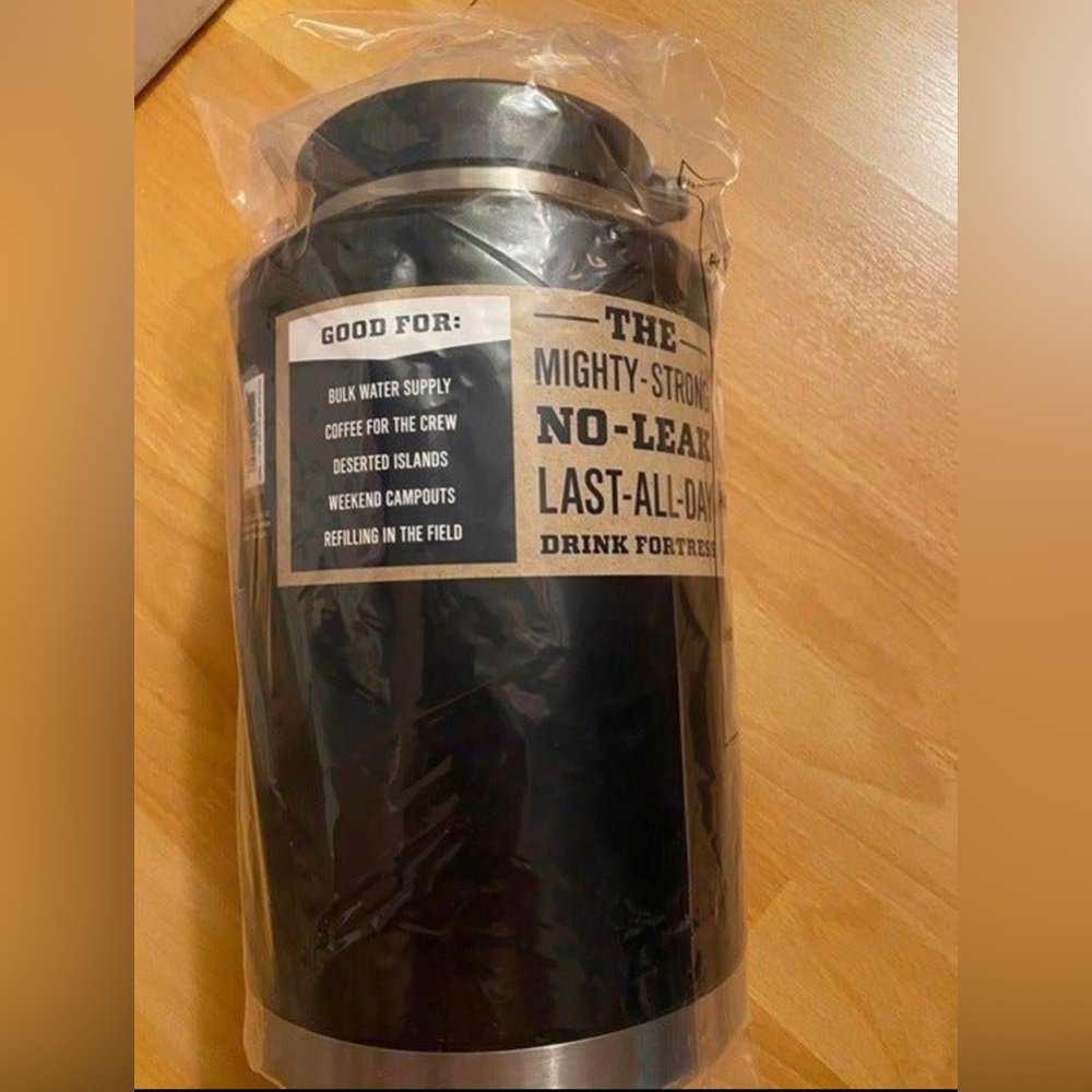 Yeti rambler 1 gallon